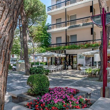 Hotel Morotti Misano Adriatico Esterno foto