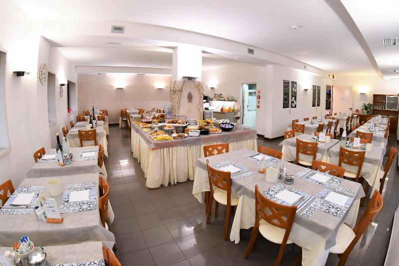 Hotel Morotti Misano Adriatico Esterno foto