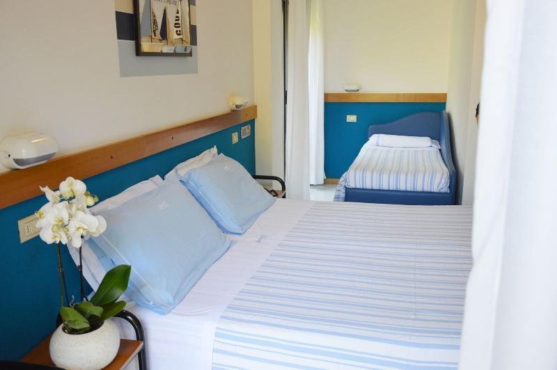 Hotel Morotti Misano Adriatico Esterno foto