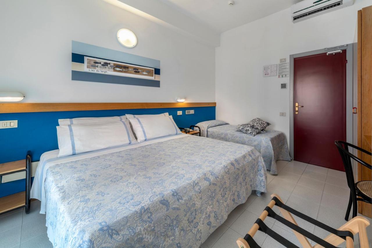 Hotel Morotti Misano Adriatico Esterno foto