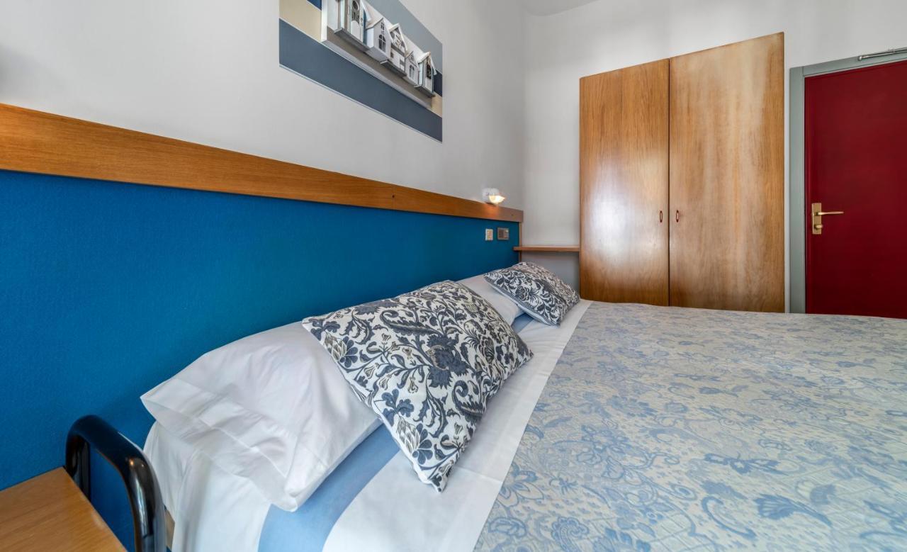 Hotel Morotti Misano Adriatico Esterno foto