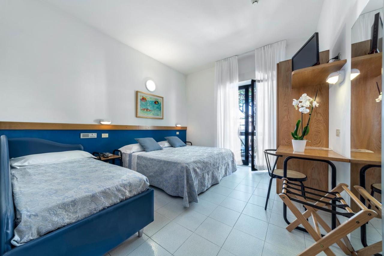 Hotel Morotti Misano Adriatico Esterno foto