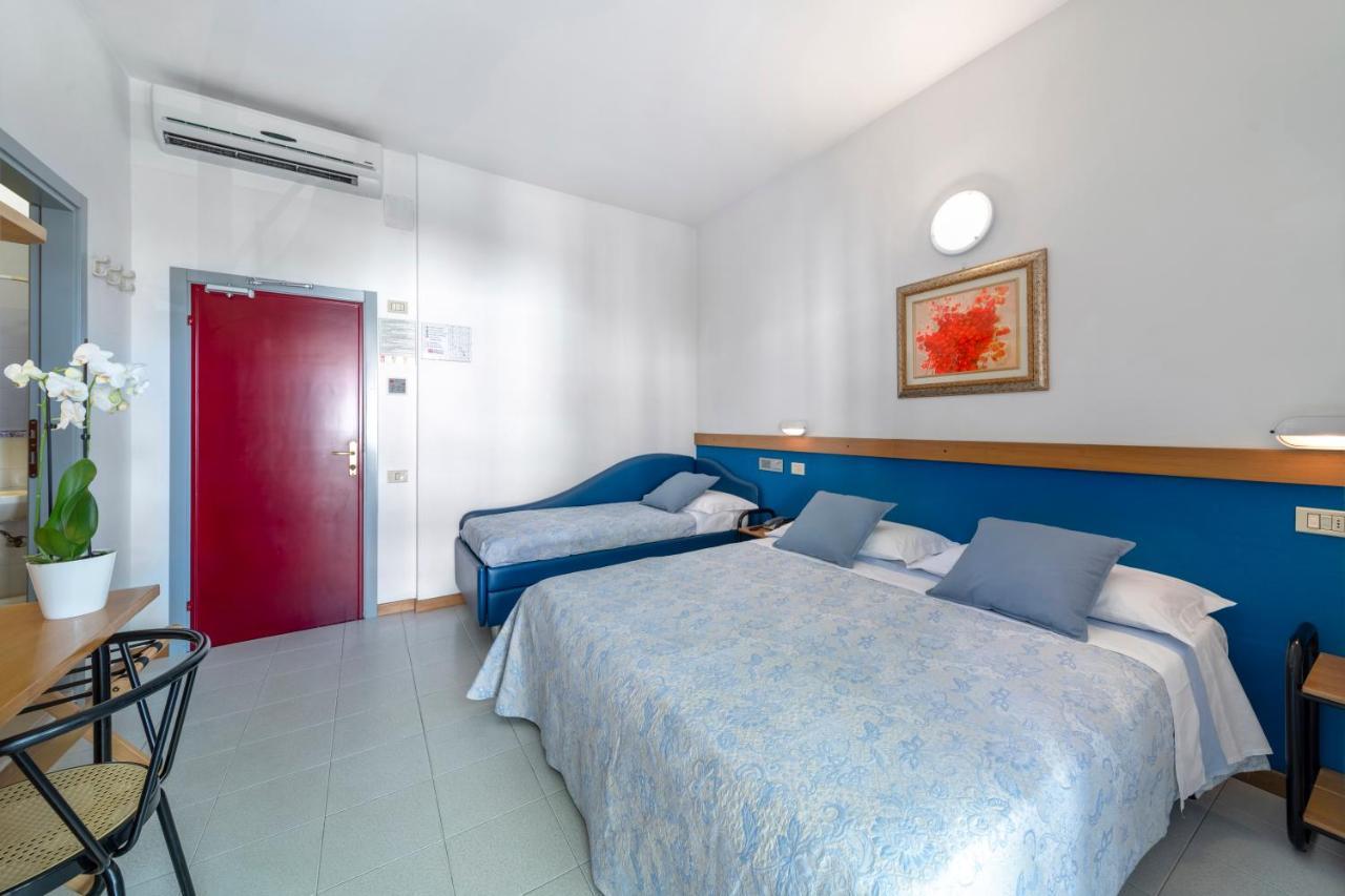 Hotel Morotti Misano Adriatico Esterno foto