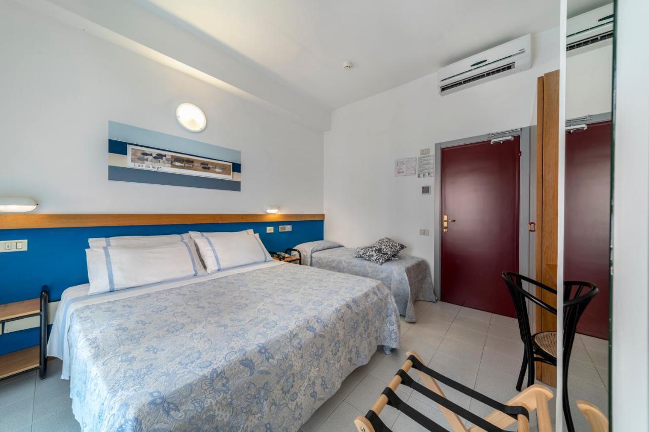 Hotel Morotti Misano Adriatico Esterno foto