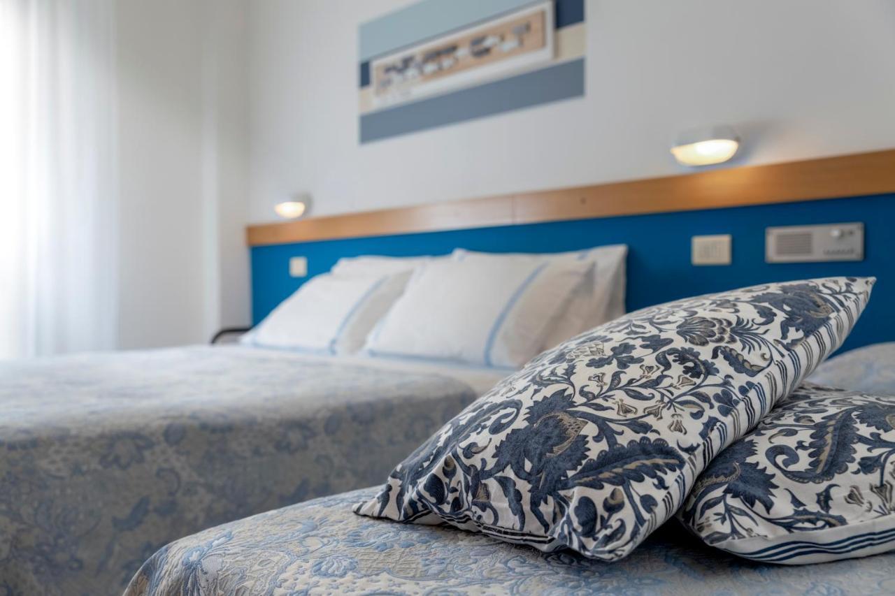 Hotel Morotti Misano Adriatico Esterno foto