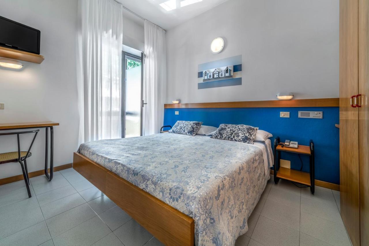 Hotel Morotti Misano Adriatico Esterno foto