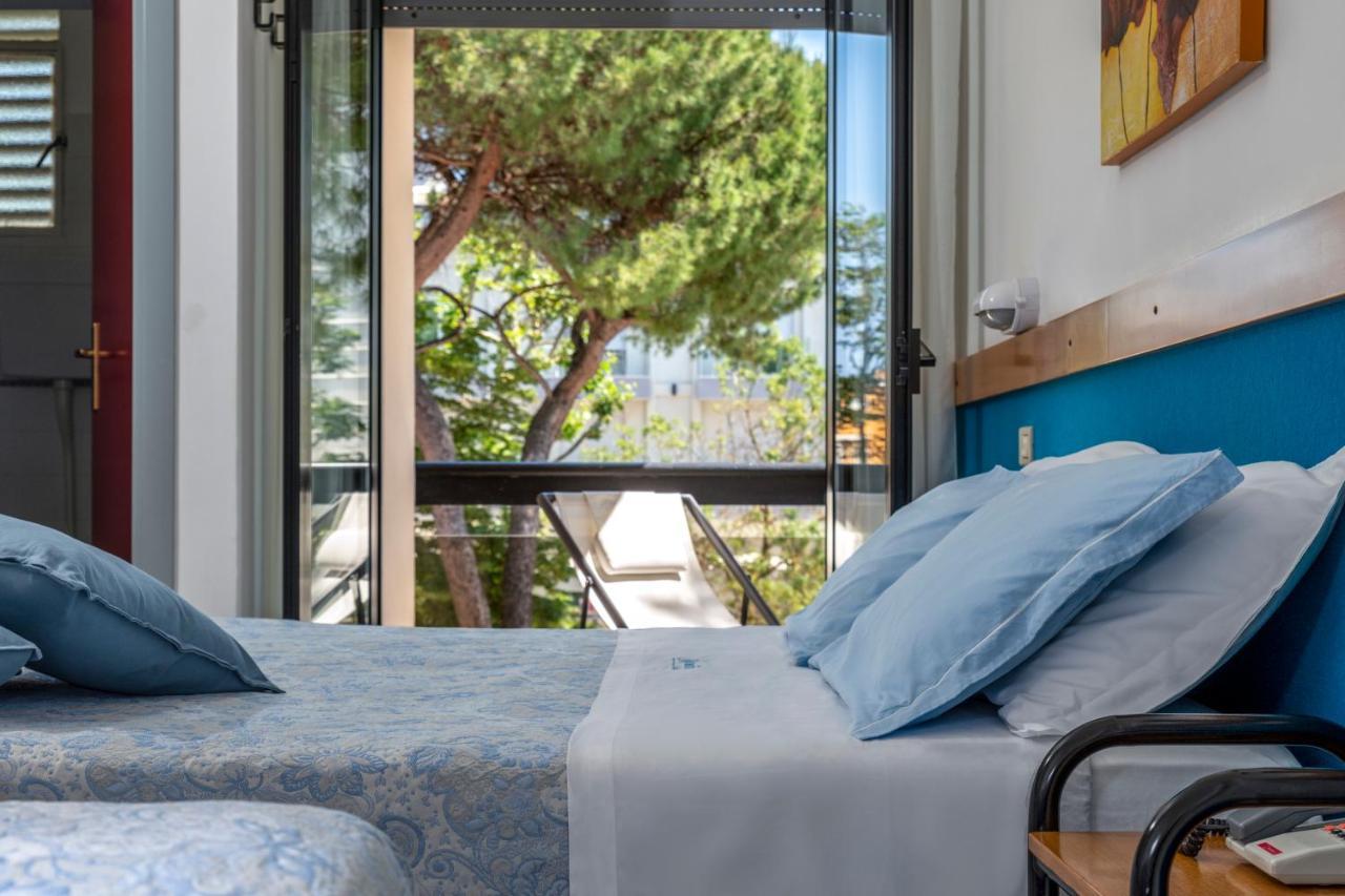 Hotel Morotti Misano Adriatico Esterno foto