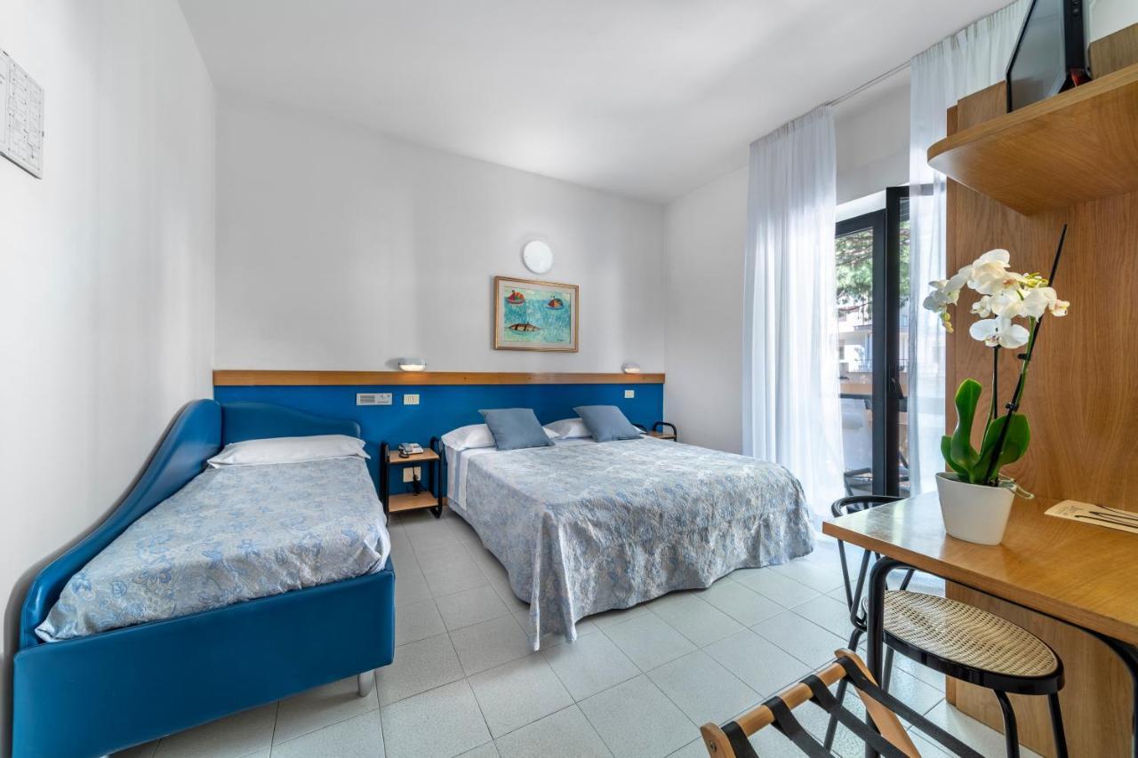 Hotel Morotti Misano Adriatico Esterno foto